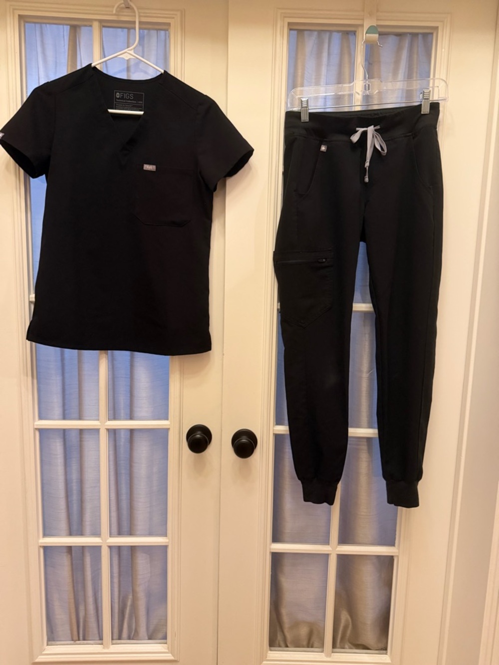 XXS Black Women’s Figs Set w/ Zamora Joggsrs